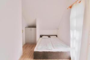Apartment room in Oliver Inn