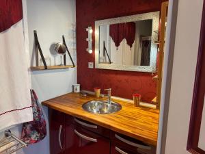 Maisons de vacances ღ Ostaria - Maison Spacieuse, Piscine & Garage : photos des chambres