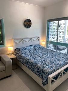 Self contained cozy studio near the beach and boat club