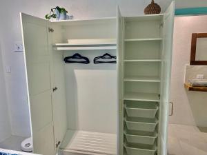 Self contained cozy studio near the beach and boat club