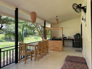 Tropical Hideway with Private Terrace