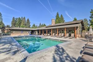 19 Mi to Mt Bachelor Ski Resort Condo with Grill