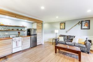 19 Mi to Mt Bachelor Ski Resort Condo with Grill