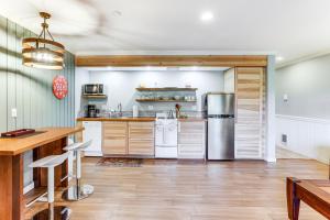 19 Mi to Mt Bachelor Ski Resort Condo with Grill