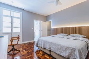 Apto bem equipado c WiFi,lareira e boa localizacao