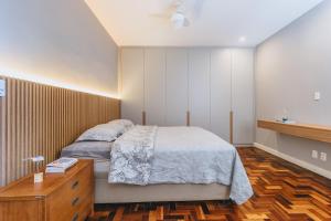 Apto bem equipado c WiFi,lareira e boa localizacao