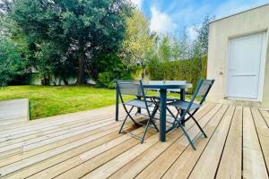 Maisons de vacances Nice house with garden and terrace in La Rochelle : photos des chambres