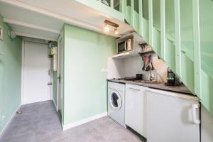 SIAGRE 35 - Near main Avenue with AC