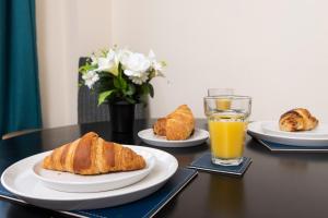 8 Guests - 4 Bedrooms - Parking - Garden