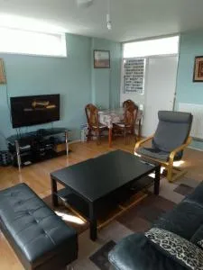 Double room in a cosy flat in Tooting - London