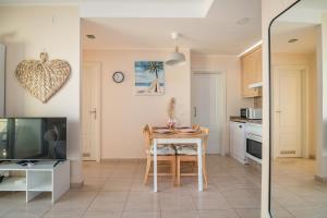 SUNNY OCEAN VIEW APARTMENT - pool, fibre net