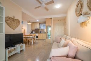 SUNNY OCEAN VIEW APARTMENT - pool, fibre net