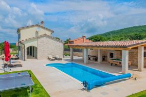 Villa Lavanda, a luxury Villa with Private Pool, 2km to Beach