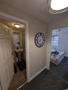 Modern 2BR with Parking - Great for Contractors and Relocators - Long Stay Rates