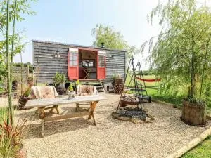 Bonnie's Shepherd's Hut - Sleeps 2 & Hot Tub - Staunton in the Vale