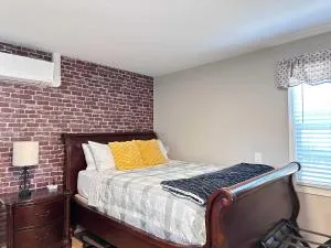 E3 Centrally located in Carytown fully fenced - Brandermill