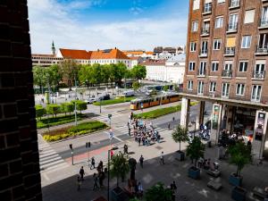 Feel Home CENTRAL SUPERIOR # AC # Elevator