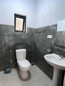 White House by Araliya