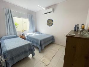 Casa Privativa de 3 Quartos com Piscina com Aquecimento Solar a 800m das Praias de Taperapuan, Ar Condicionado, WiFi 110Mbps, Churrasqueira, Garagem para 02 Carros