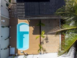 Casa Privativa de 3 Quartos com Piscina com Aquecimento Solar a 800m das Praias de Taperapuan, Ar Condicionado, WiFi 110Mbps, Churrasqueira, Garagem para 02 Carros