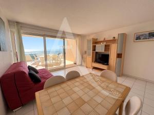 2 CHAMBRES, LARGE TERRASSE 1ERE LIGNE MER, PISCINE