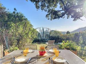 mazet t2 pour 4 personnes avec jardin vue mer au mas de pramousquier