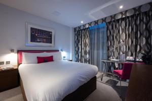 Deluxe Club Double Room room in Bermondsey Square Hotel - A Bespoke Hotel