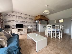 L Ancre Maison séjour spacieux lumineux avec jardin et extérieur aménagé terrain de petanque proche Omaha beach, Grandcamp Maisy et pointe du Hoc