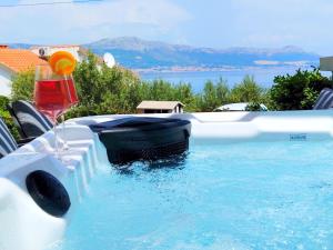 Villa Madu --- entire private villa with jacuzzi