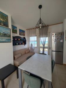 LA FINESTRA SUL MARE