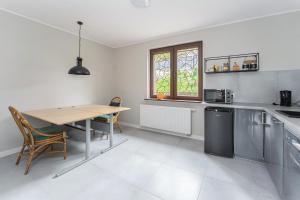 Apartament Pomarańczowy Gdańsk 80 metrów z widokiem na ogród