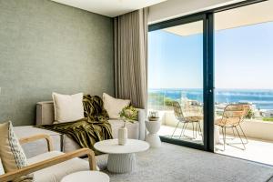 Alluring 2bed Apt w Sea Mountain Views Marlo Vale