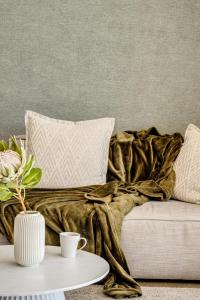 Alluring 2bed Apt w Sea Mountain Views Marlo Vale