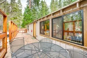 4 Mi to Lake Tahoe Cozy Cabin with Deck! - Fallen Leaf