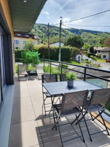 Studio lumineux avec grande terrasse et vue lac, Parking privé