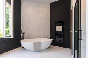 Maisons de vacances HSAUVAN - Villa Design Swimming Pool Sea View : photos des chambres