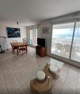 Appartements Bright seafront apartment : photos des chambres