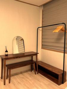 Nelit Stay l 3 stops to Hongdae l 5min to Lines 2&5 l 2BR l 4 Beds