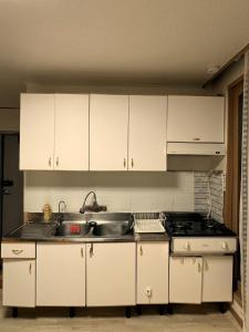 Nelit Stay l 3 stops to Hongdae l 5min to Lines 2&5 l 2BR l 4 Beds