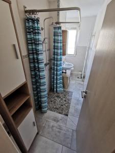 Moderne Ferienwohnung mit Seeblick und Balkon im EG