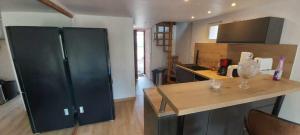 Studio avez mezzanine et petit jardin