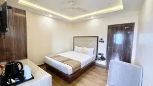 PREMIUM HOTEL A # ONE PREDE Near Sea Beach - Restaurant- Lift and Parking Facilities - Fully Air Conditioning Luxuray Room - Konārka