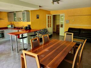 Appartements T4 90 m2, Terrasse et jardin prive 100m2 : photos des chambres