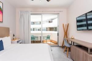 Luxury Studio with Kitchen AC Gym Pools Cinema