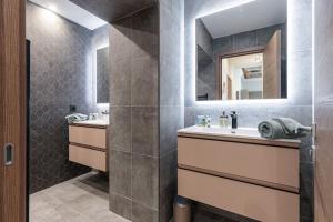 PHILIBERT - Traditional Apart with Historical Fresco