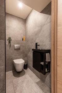 PHILIBERT - Traditional Apart with Historical Fresco