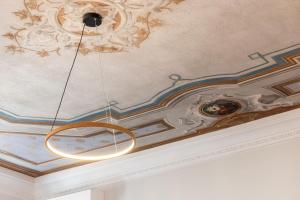 PHILIBERT - Traditional Apart with Historical Fresco