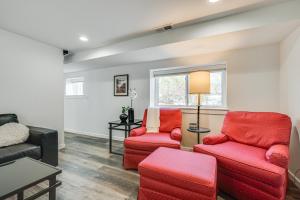 14 Mi to Pearl Street Mall Erie Getaway