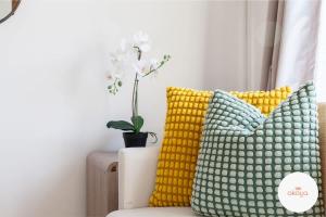 Warm and Radiant 4Bed Home Near City - Airport