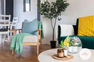 Warm and Radiant 4Bed Home Near City - Airport